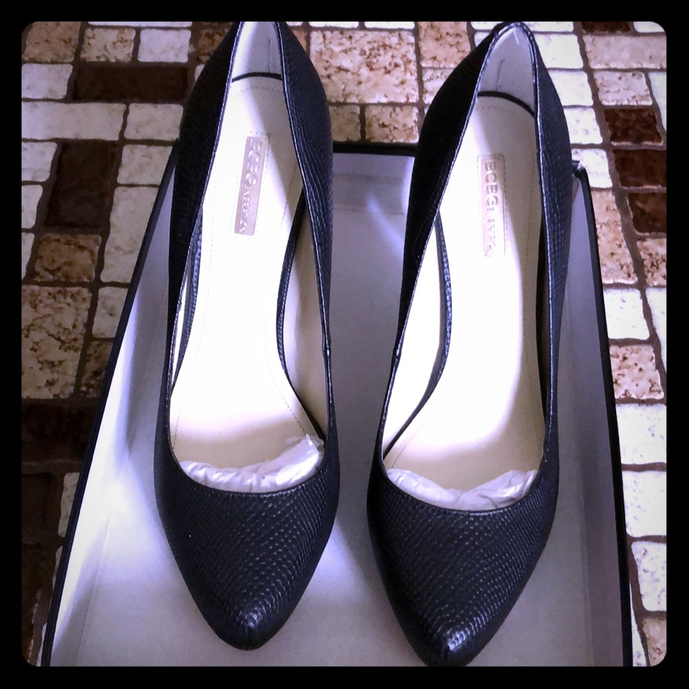Black snake print BCBG pumps size 9.5